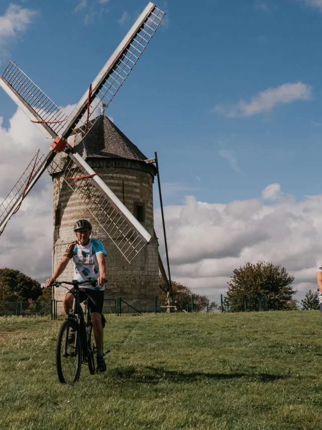 Cycle tourists at the Watten mill