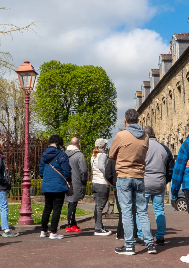 Groupe de touristes en visite