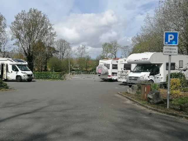 Esq Camping Cars Fb