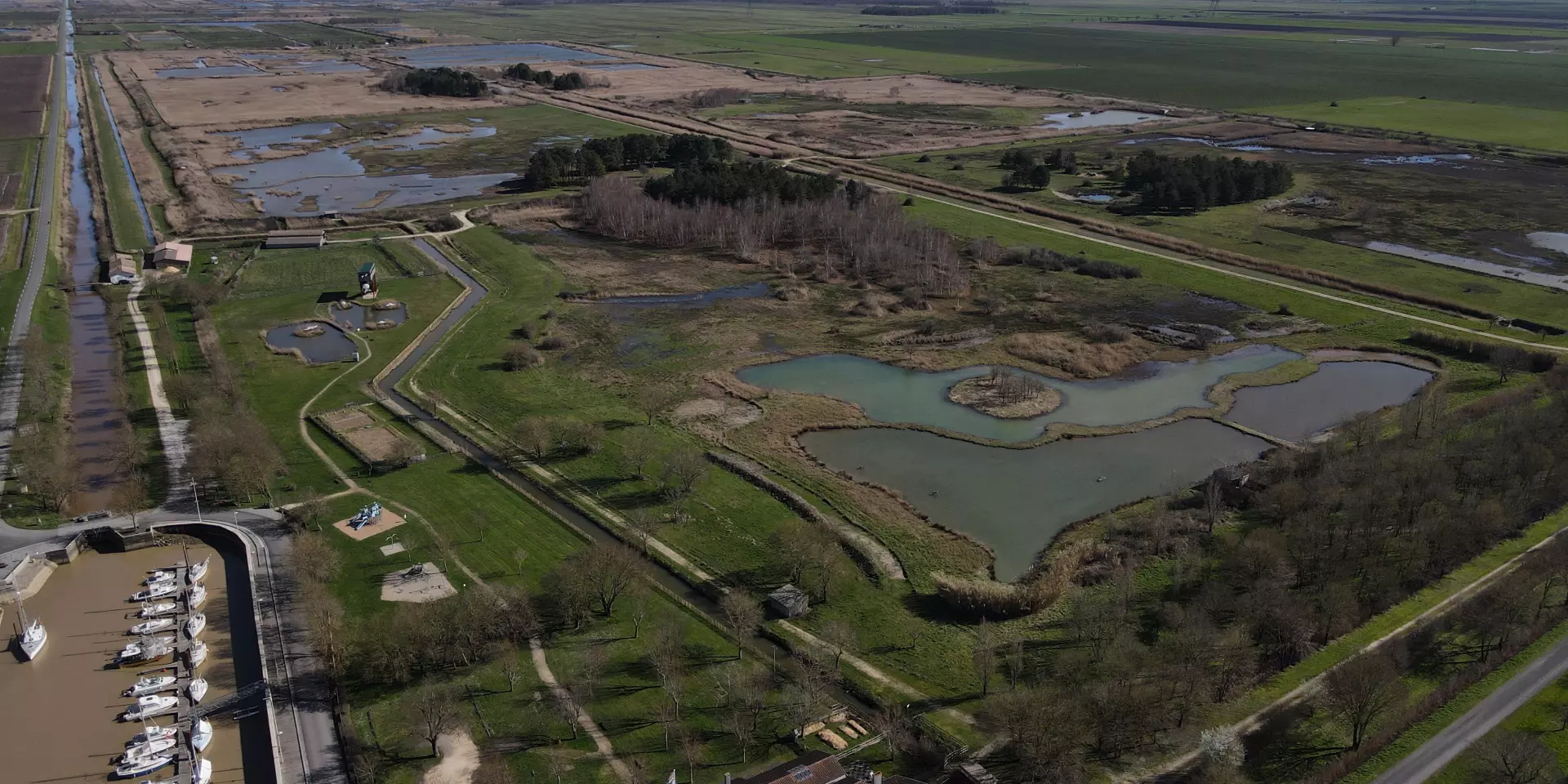 Vue aérienne Terres d'oiseaux port des callonges Estuaire de la Gironde