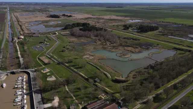 Vue aérienne Terres d'oiseaux port des callonges Estuaire de la Gironde