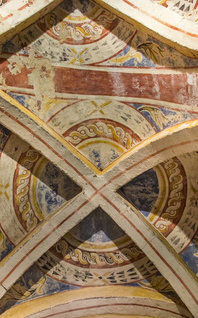 Church of Perse, tympanum and its Romanesque architecture
