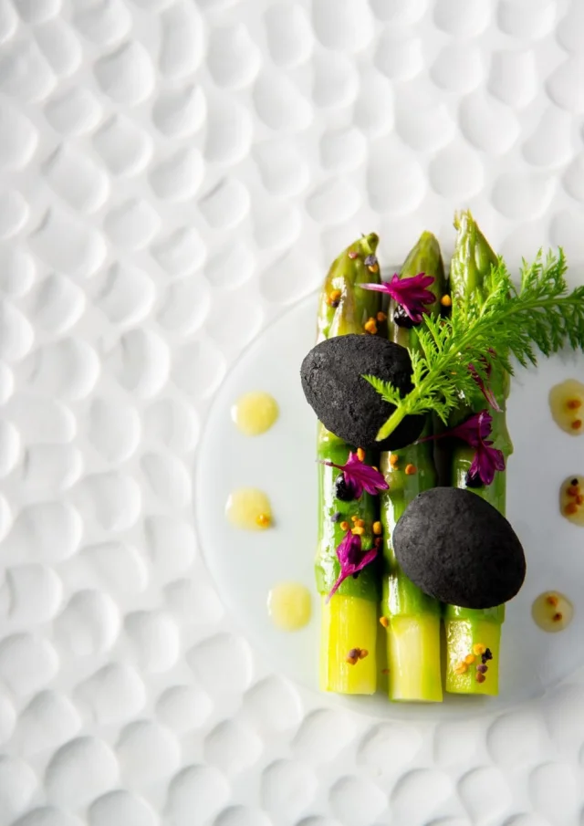 Dans nos restaurants gastronomiques comme la Maison Burgarella, nos chefs subliment les légumes frais et de saison du marché.