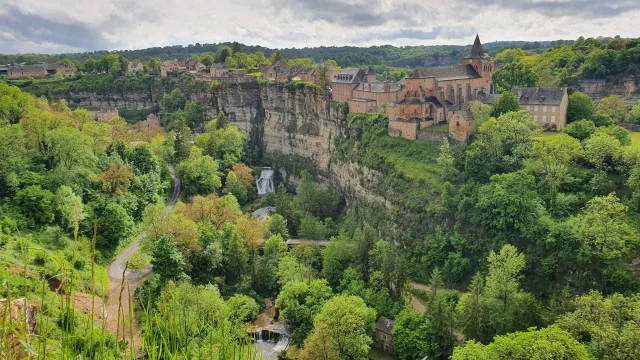 Bozouls Depuis La Rue Du Trous.beauchamp Ot Terres Daveyron 1 1