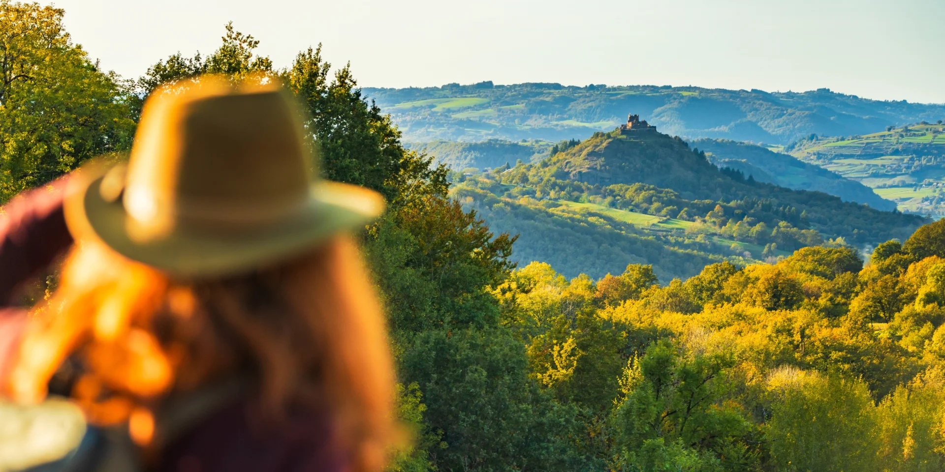 Panorama sur le Château de Calmont d'Olt depuis la Coulée de lave de Roquelaure