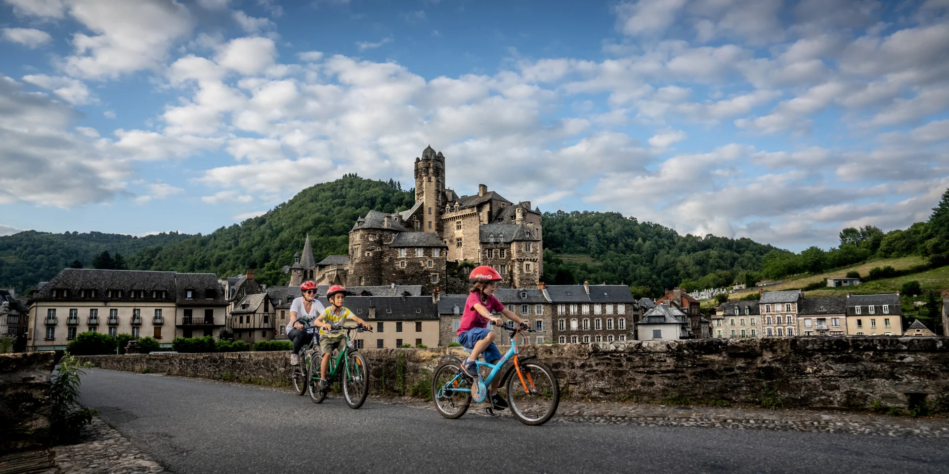 La V®86 en famille sur la Vallée du Lot à Estaing