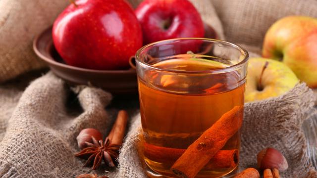 Jus-de-pomme-c-Africa-Studio-AdobeStock.jpeg