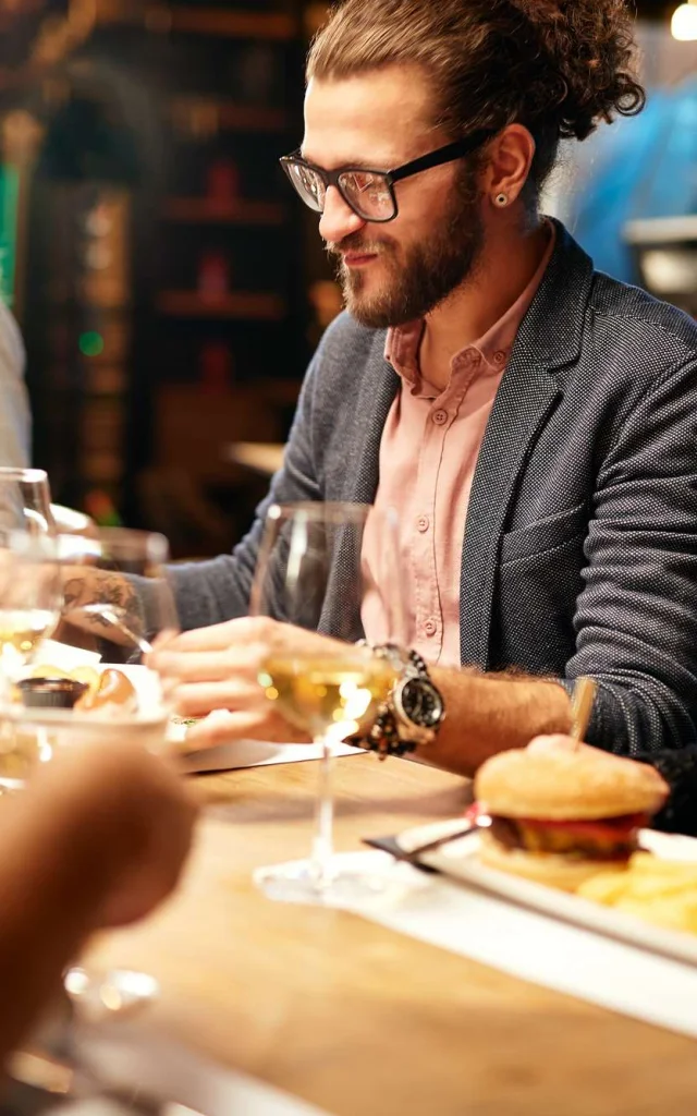 resto-AdobeStock-c-chika_milan.jpeg