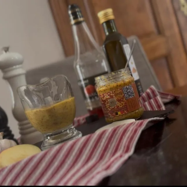 Vinaigrette-miel-et-moutarde-au-miel-noir-1.jpg