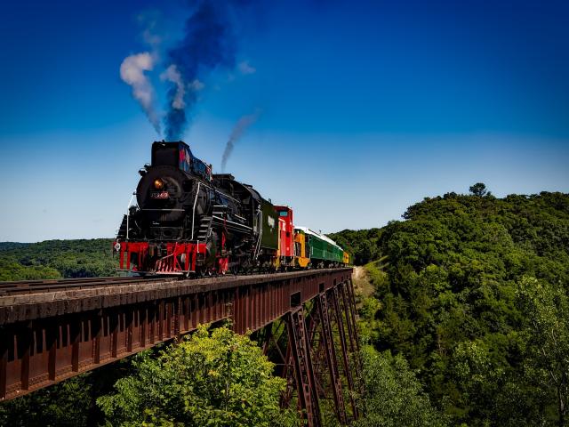 Train 1728537 1920