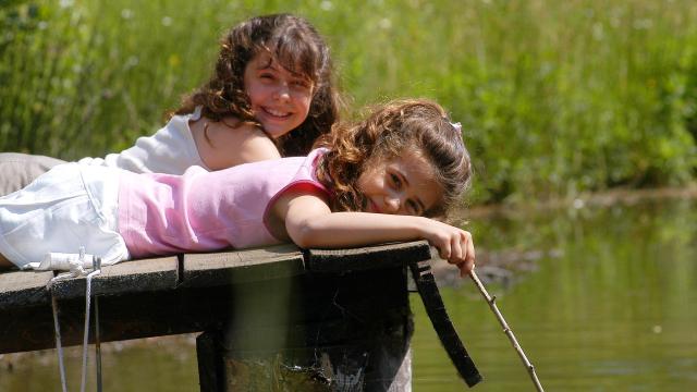 Enfants Sur Ponton
