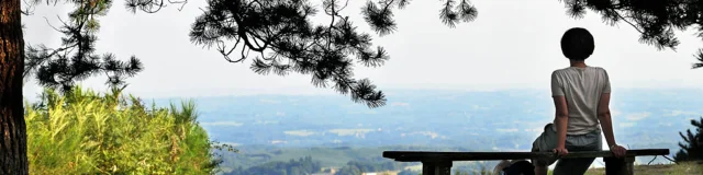 Randonnée Mont Gargan Femme Contemplation