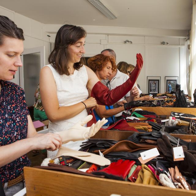 Magasin d'usine de la ganterie Agnelle à Saint-Junien