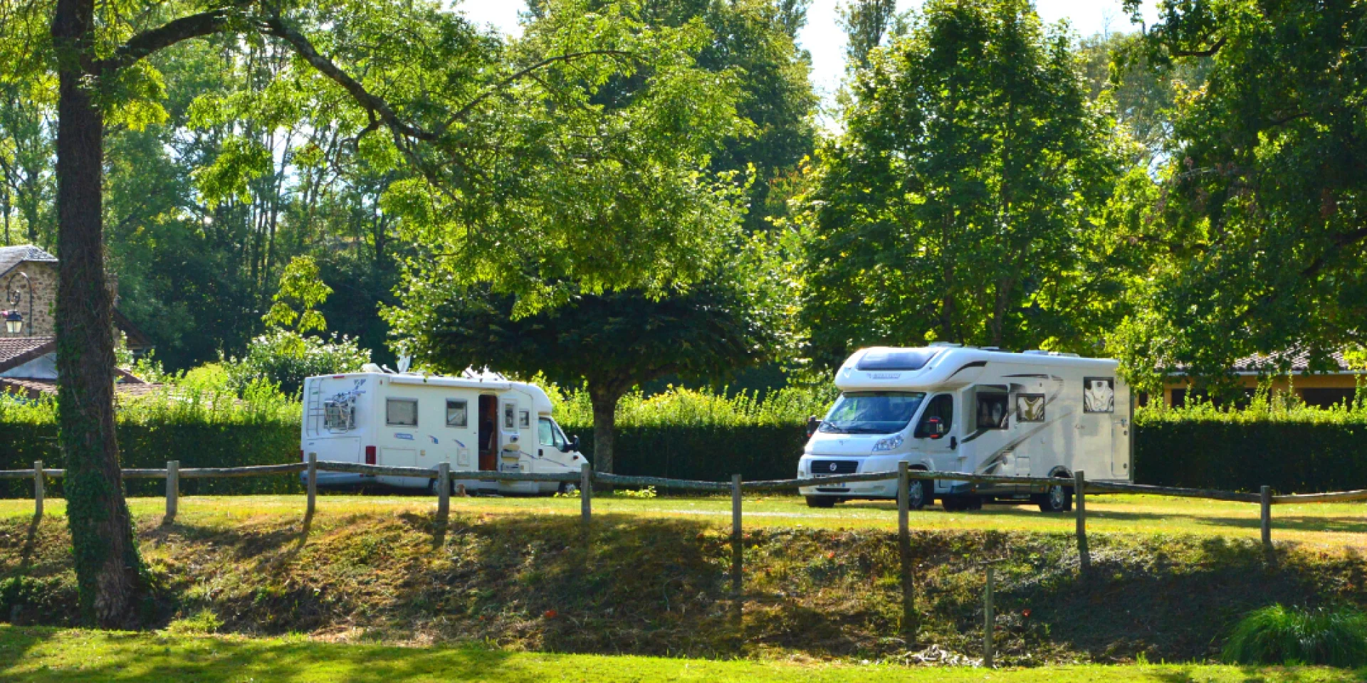 Aire de campingcar au Lac de Vassivière Limousin Nouveaux Horizons