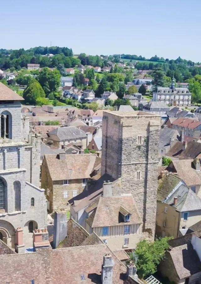 Vue aérienne cité médiévale de Saint-Yrieix