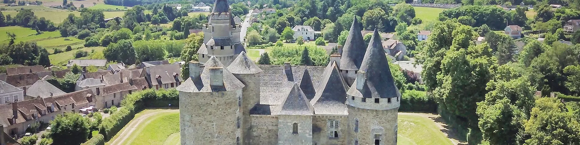 Château de Bonneval vue aérienne façade est