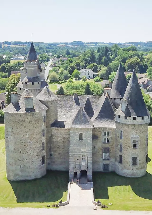 Château de Bonneval vue aérienne façade est