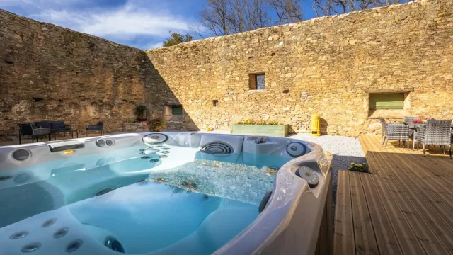 Gite du pacha château de Bonneval jacuzzi