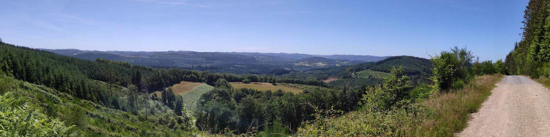 Sentier Les Trois Croix Puy Lagarde A Beaumont Du Lac Vue Sur Le Plateau De Millevaches
