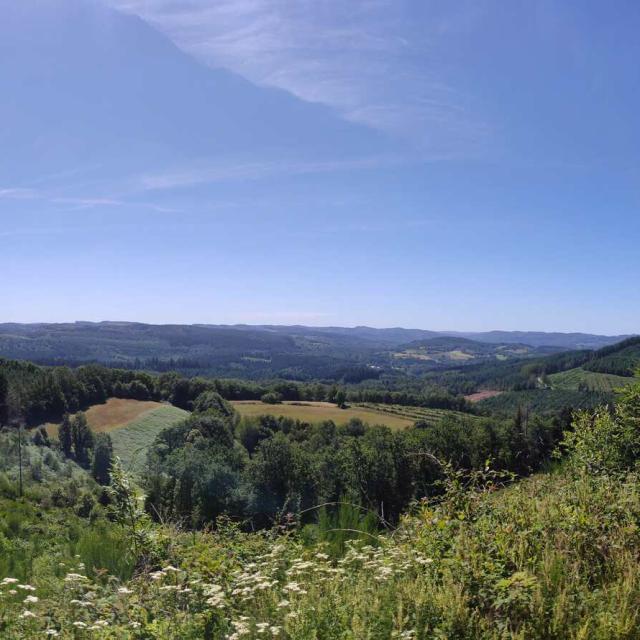 Sentier Les Trois Croix Puy Lagarde A Beaumont Du Lac Vue Sur Le Plateau De Millevaches