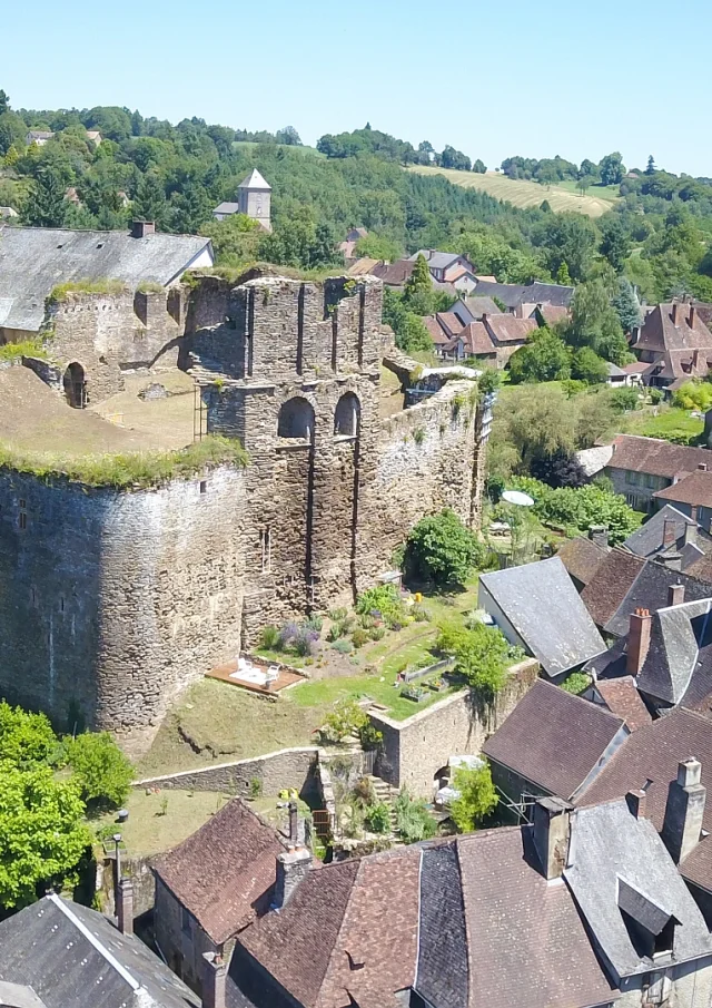 Vue aérienne château de ségur le château