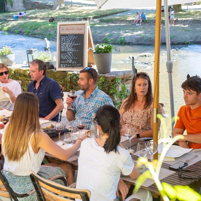 Restaurant En Terrasse A Saint Yrieix