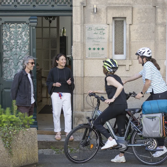 St Leo Accueil Velo Le Jardin Des Lys Velideale
