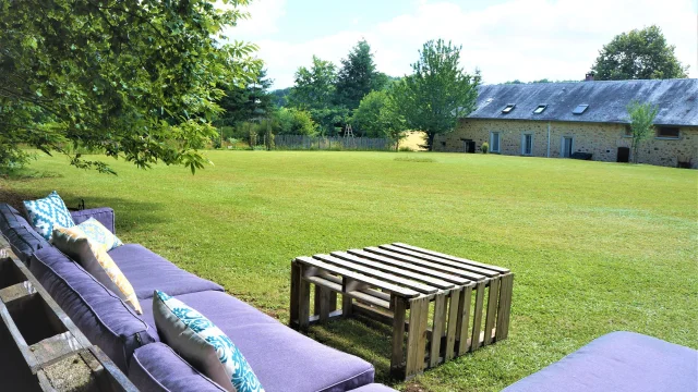Le jardin derrière la ferme les Tranchées