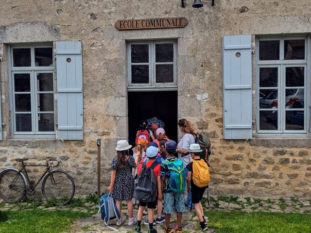 Montrol-Sénard local school
