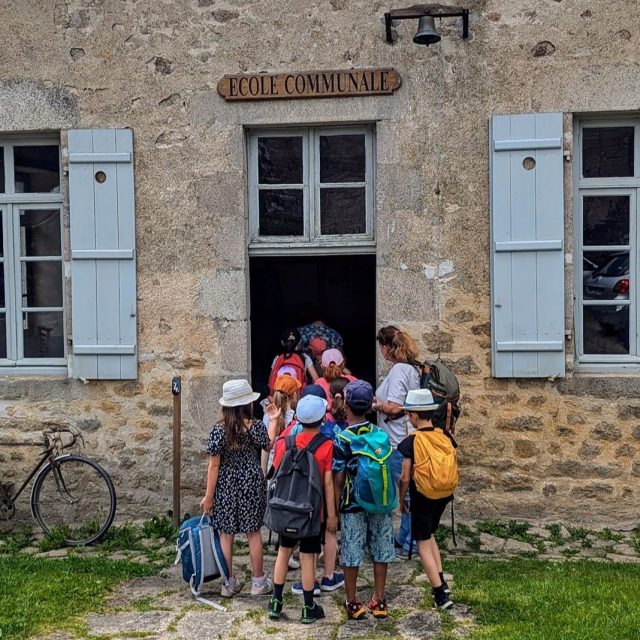 Montrol-Sénard local school