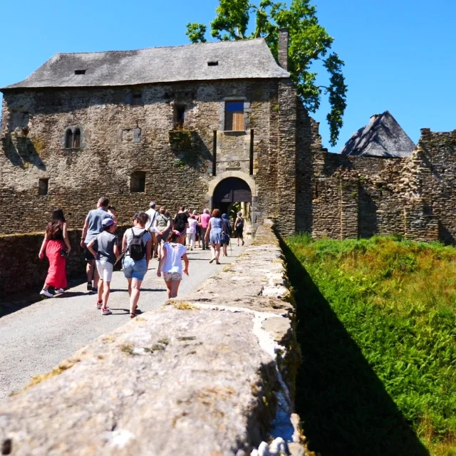 Entrance Chateau De Segur Le Chateau Oti Psty
