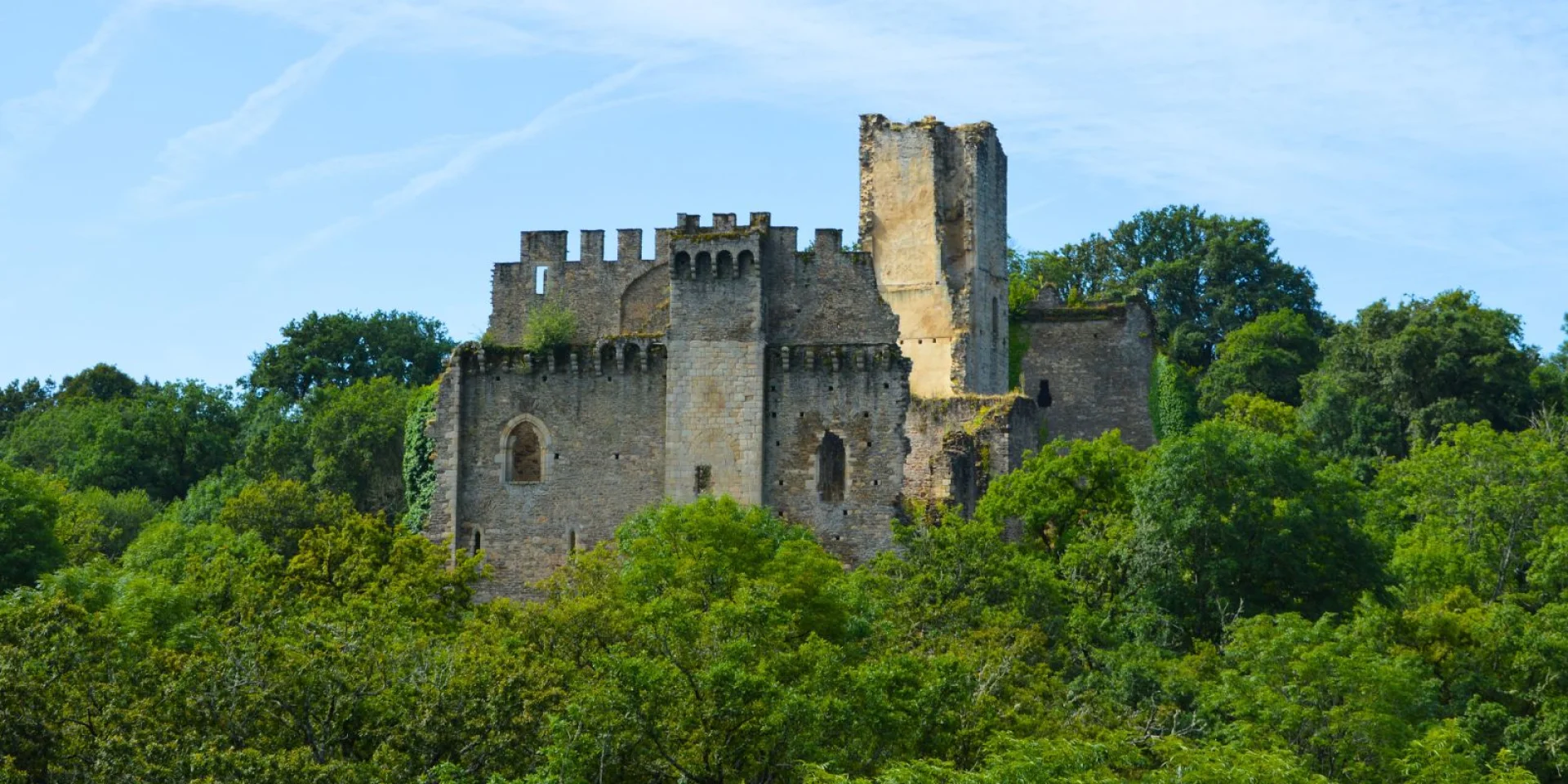 Châlucet fortress - Saint-Jean-Ligoure