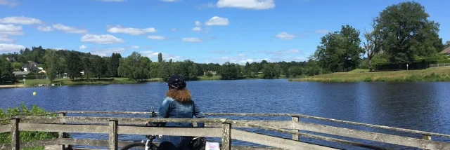 Randonnée le long du plan d'eau à Meuzac