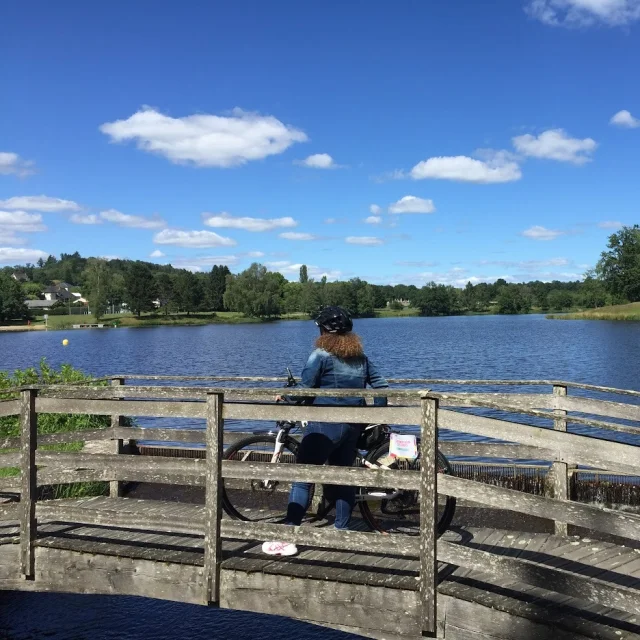 Randonnée le long du plan d'eau à Meuzac