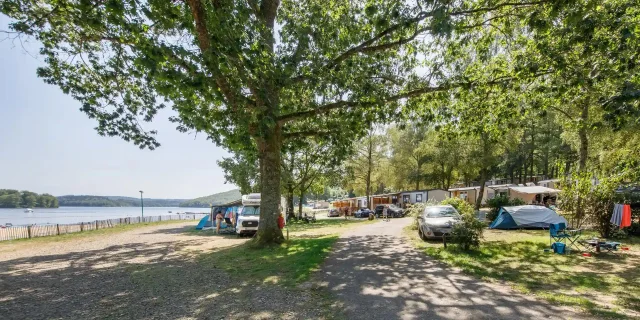 Campings ombragés en Limousin au Lac de Vassivière