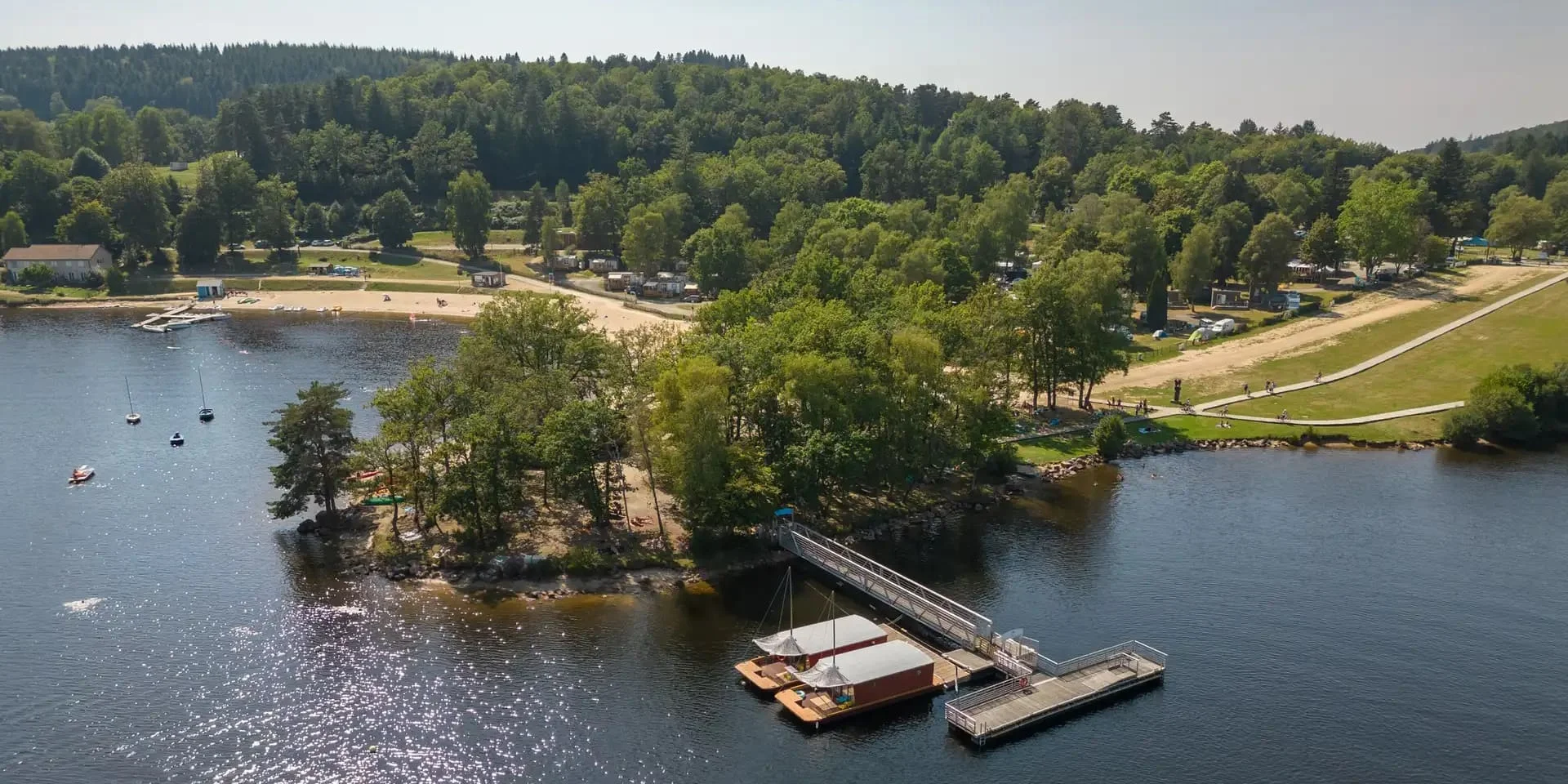 Vacances Au Lac De Vassiviere Dans Un Des Campings Ombrages Du Limousincamping Paradis Les Deux Iles