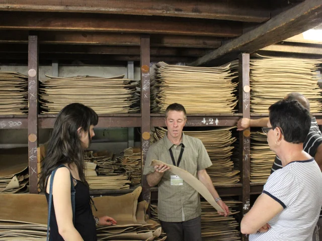 Visite de la Tannerie Bastin & Fils à Saint-Léonard de Noblat et découverte du savoir-faire du cuir