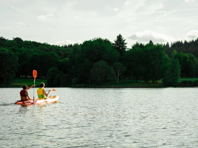 Canoe Au Lac De Saint Pardoux