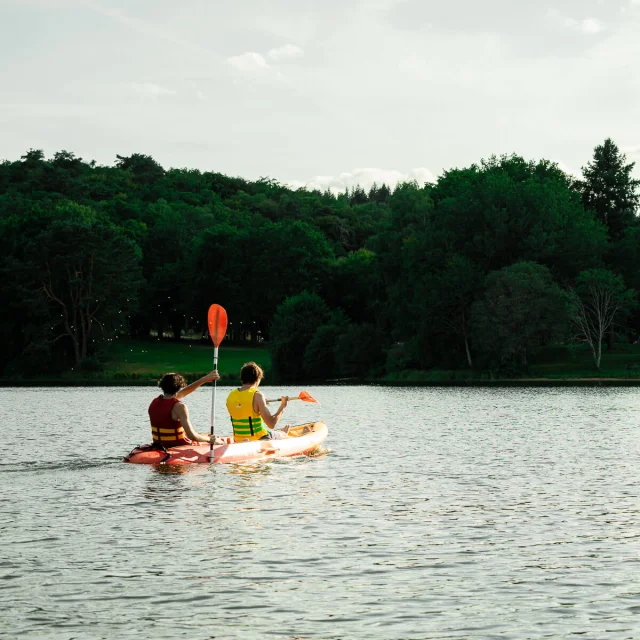 Canoe Au Lac De Saint Pardoux