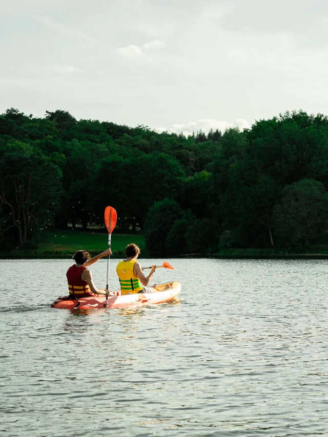Canoe Au Lac De Saint Pardoux