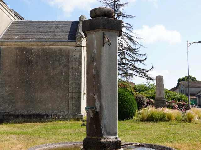 Fontaine Eglise Saint Pierre Saint Paul Champnetery