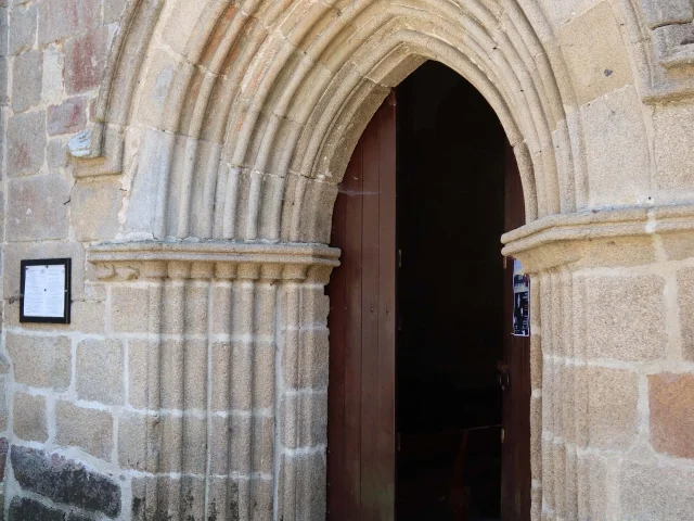 Porte Eglise Saint Pierre Beaumont Du Lac