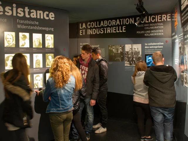 Aperçu d'une visite scolaire dans l'exposition permanente du Centre de la mémoire d'Oradour