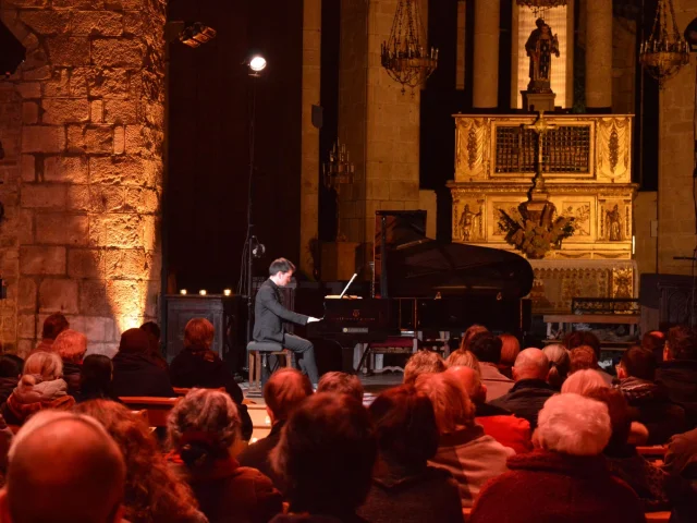 Festival De Musique Classique Dans La Collegiale De Saint Leonard De Noblat A Lunesco Avec Les Homards Indosiles