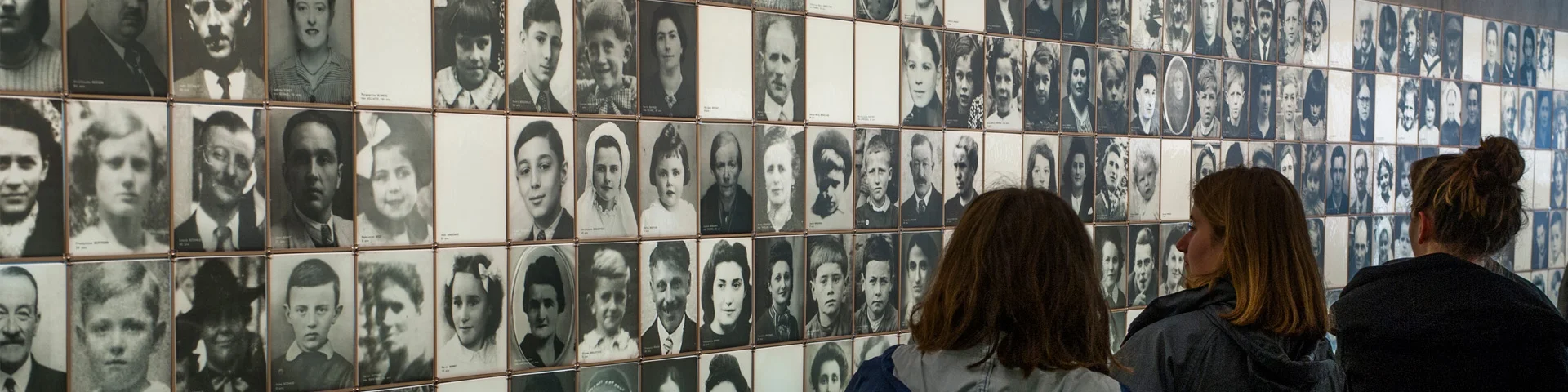 Centre de la mémoire d'Oradour - Galerie des visages et visiteurs