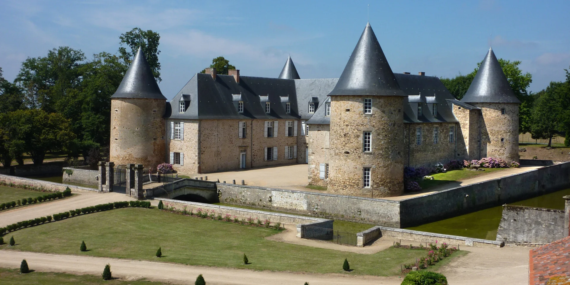 Rochebrune Vue Pigeonniertourisme Charentelimousine.fr