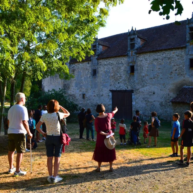 Visite Guidee Chateau Les Cars Helene Badoinot