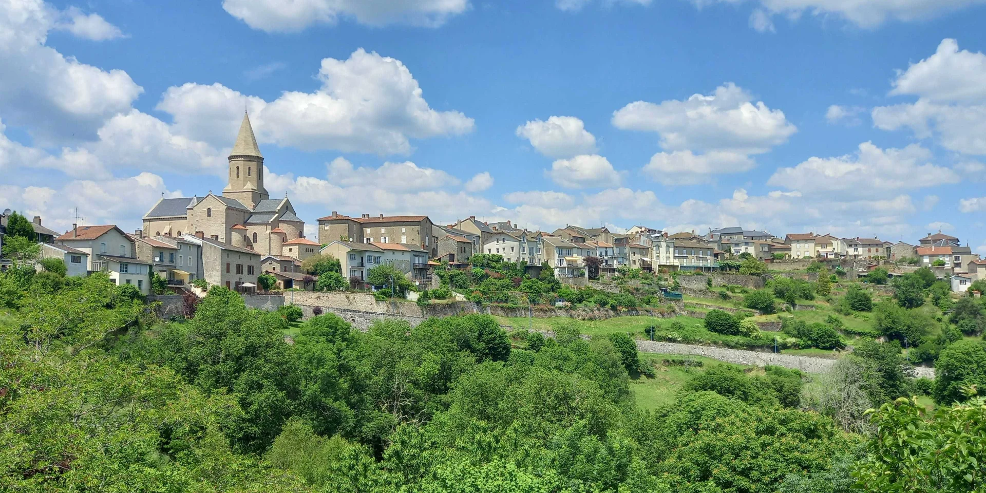 Vue De Chateauponsac Et Son Eglise