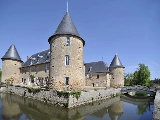 Chateau De Rochebrune Douve Sylvain Crouzillat Wikipedia