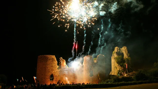 Chateau De Lastours Embrasementhelene Badoinot